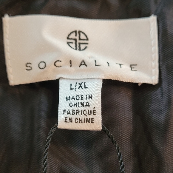 NWT SOCIALITE Quilted Lightweight Black Vest, Zipper Closure, Size L/XL - Picture 11 of 16